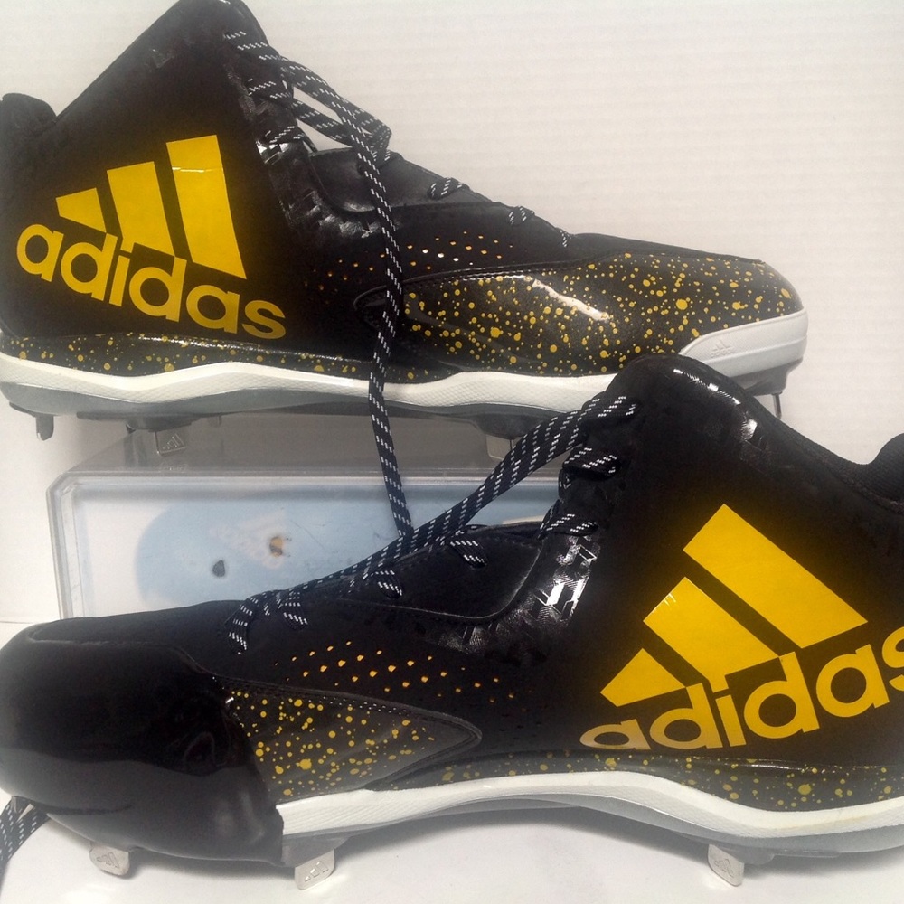 Adidas baseball cleats gold and black Spell out